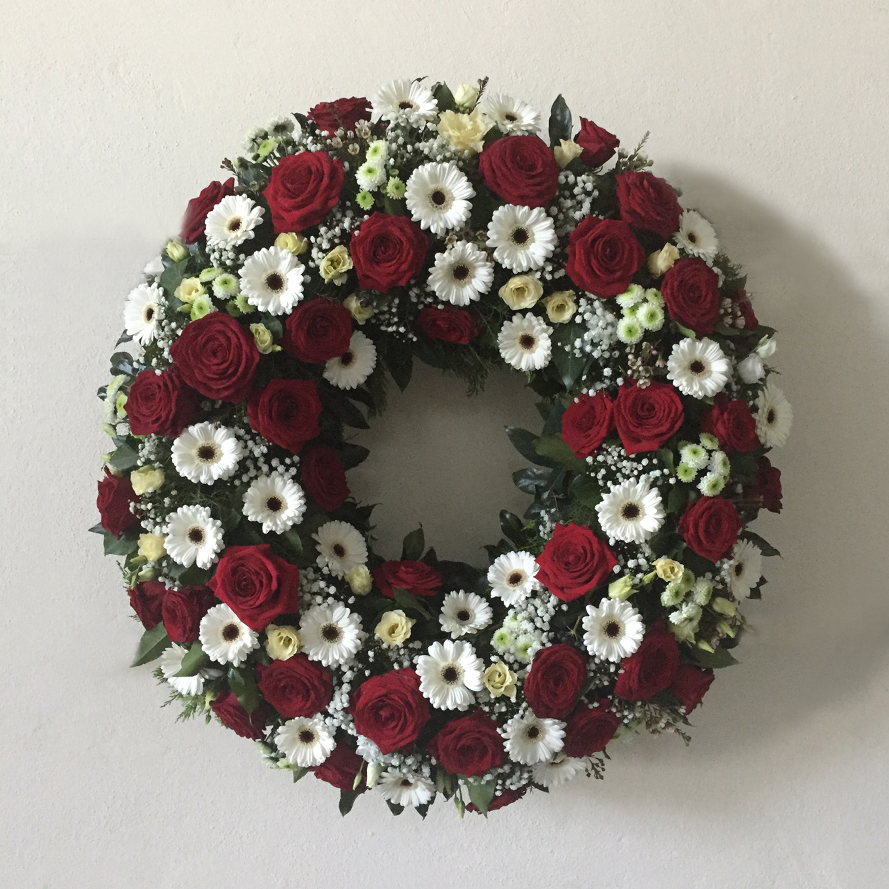 Kranz mit Rosen, Germini, Schleierkraut