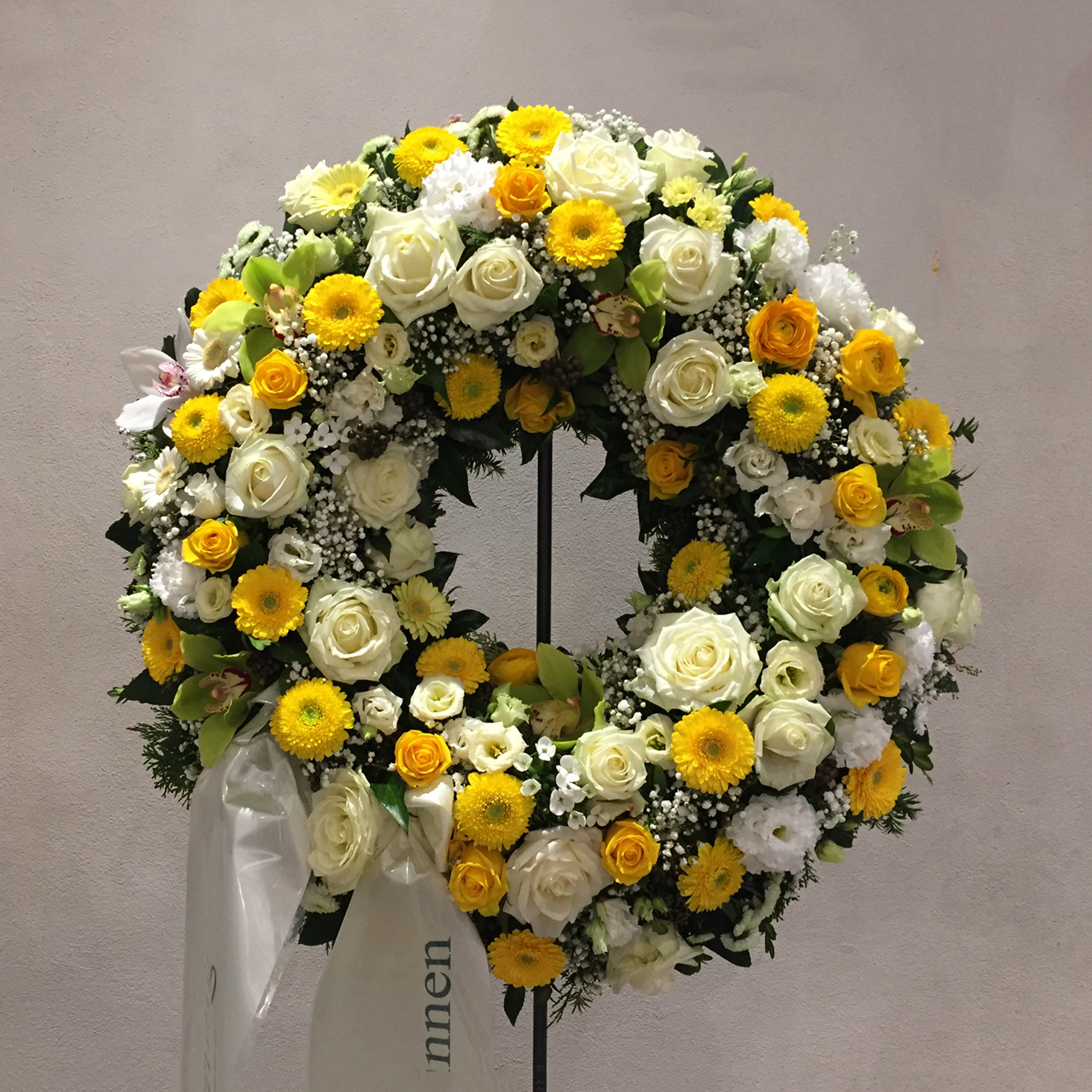 Kranz mit Rosen, Germini, Cymbidium 