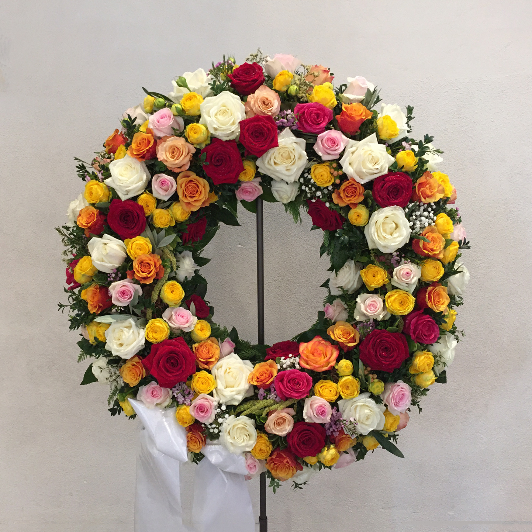 Kranz mit Rosen, bunt