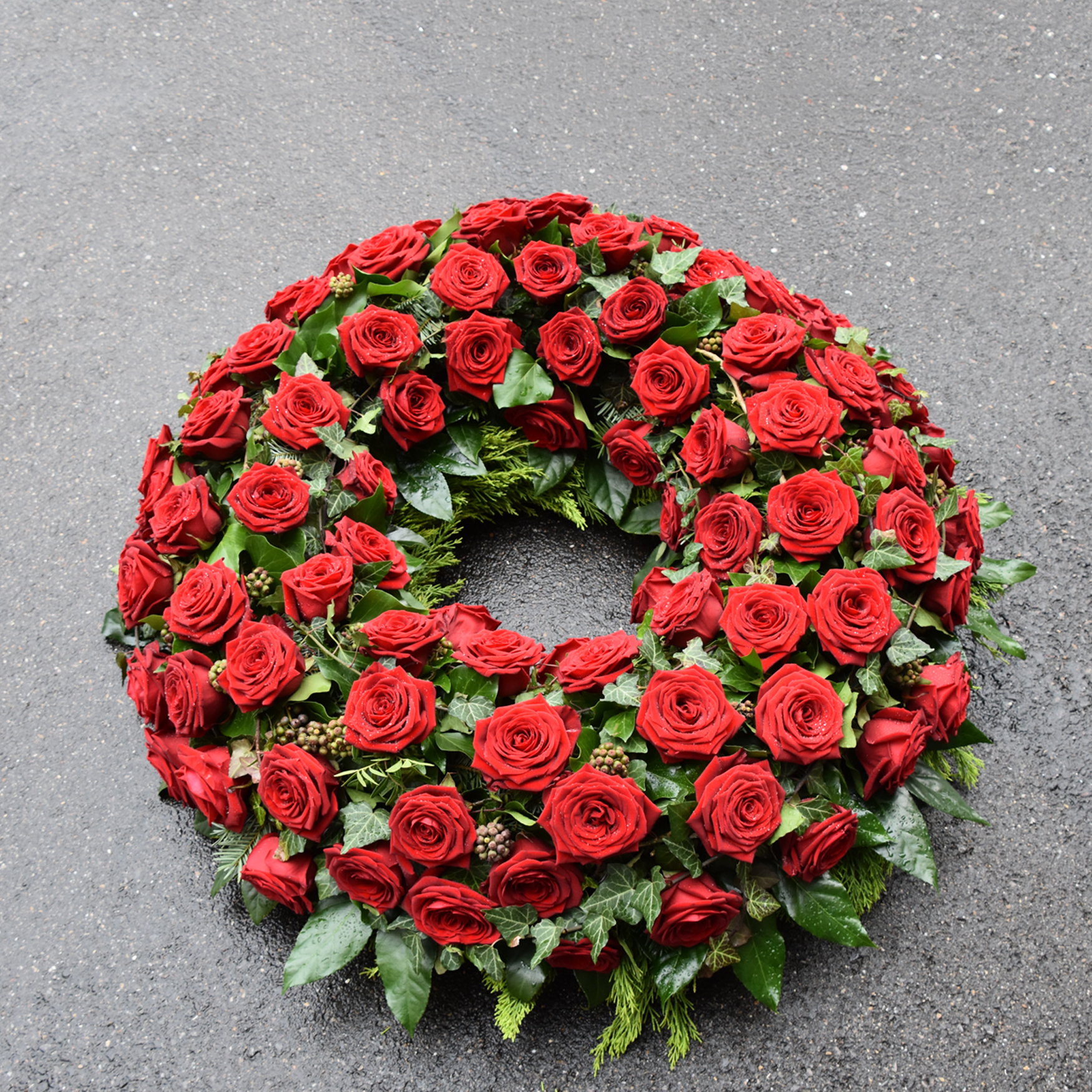 Kranz mit Rosen, rot
