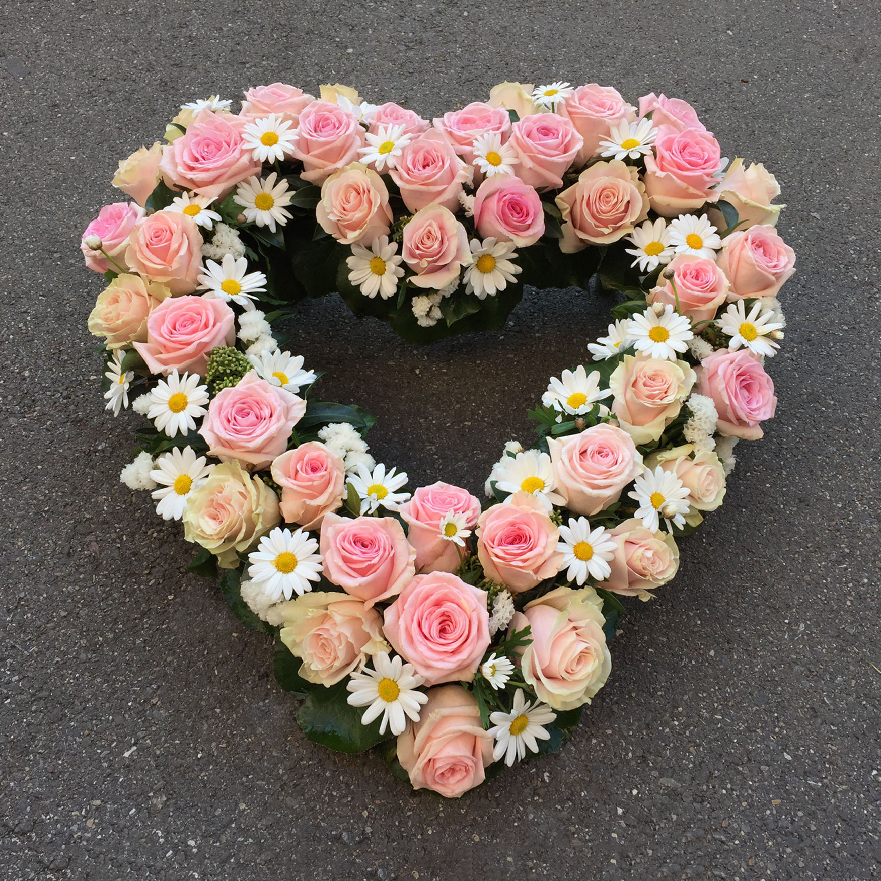 Herz mit Rosen, Margeriten