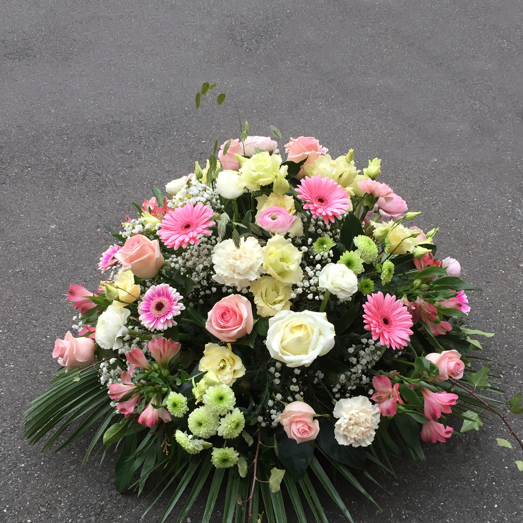 Gesteck mit Rosen, Germini, Eustoma