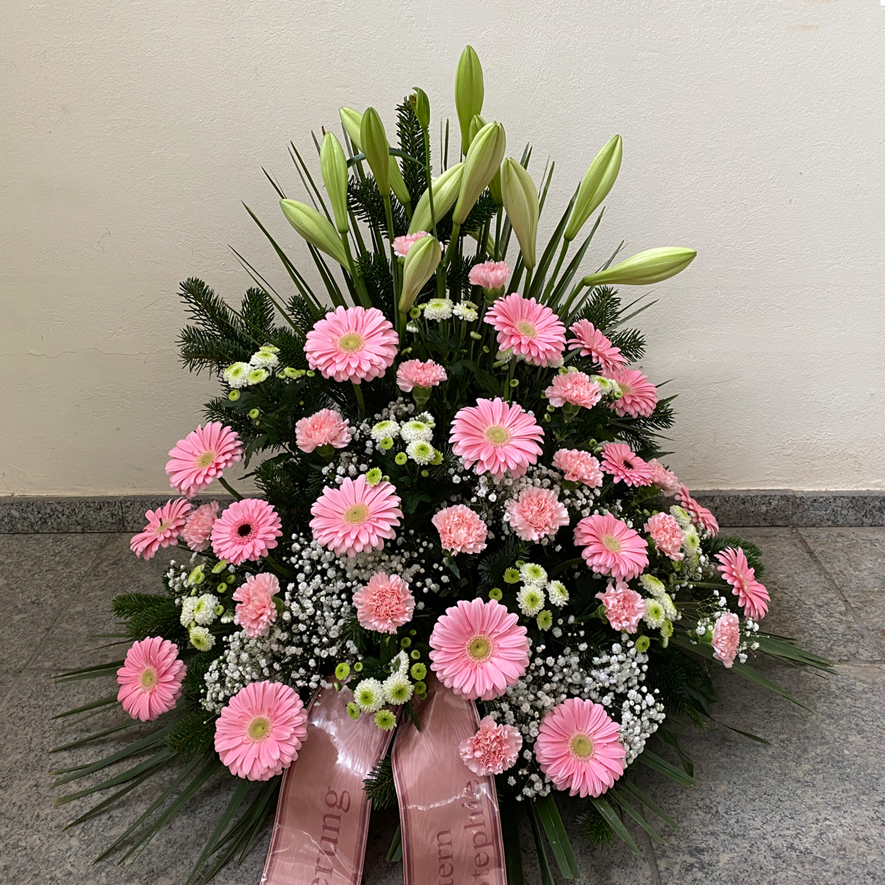 Gesteck mit Gerbera, Nelken, Schleierkraut