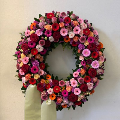 Kranz mit Rosen, Germini, Nelken