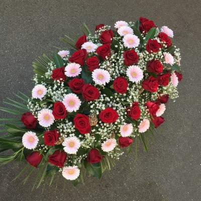 Sargbouquet mit Rosen, Germini, Schleierkraut