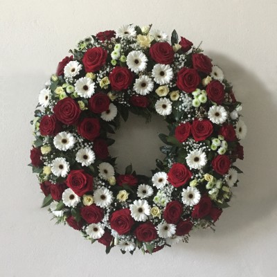 Kranz mit Rosen, Germini, Schleierkraut