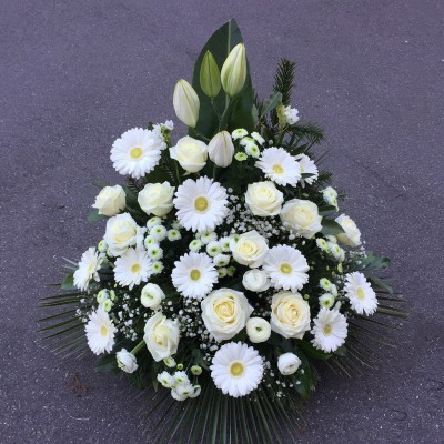 Gesteck mit Rosen, Gerbera, Schleierkraut