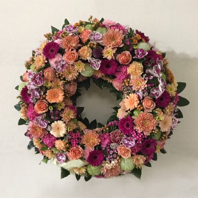 Kranz mit Rosen, Germini, Orchideen