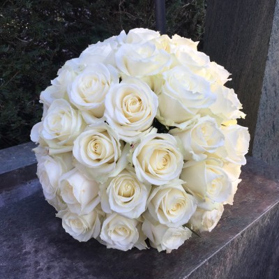 Kugelgesteck mit Rosen
