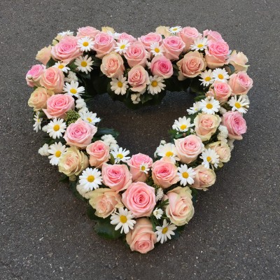 Herz mit Rosen, Margeriten