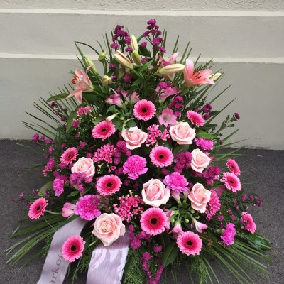 Gesteck mit Rosen, Germini, Nelken