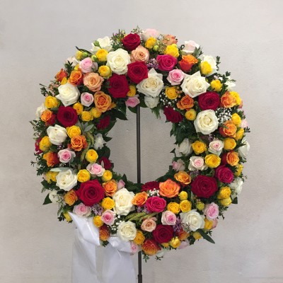 Kranz mit Rosen, bunt