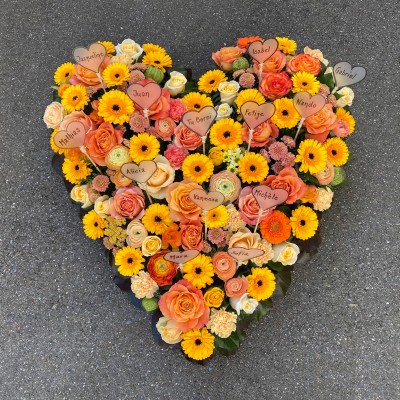Herz mit Rosen, Germini, Nelken