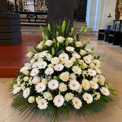 Gesteck mit Rosen, Gerbera, Lilien