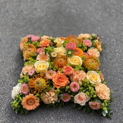 Blumenkissen mit Rosen, Nelken, Nutans