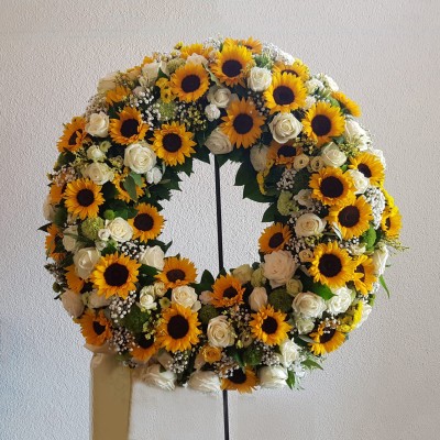 Kranz mit Rosen, Sonnenblumen