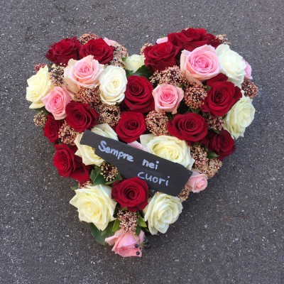 Herz mit Rosen, Skimmia