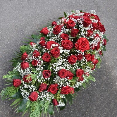 Sargbouquet mit Rosen, Schleierkraut
